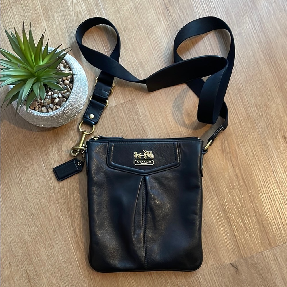 Coach. Crossbody